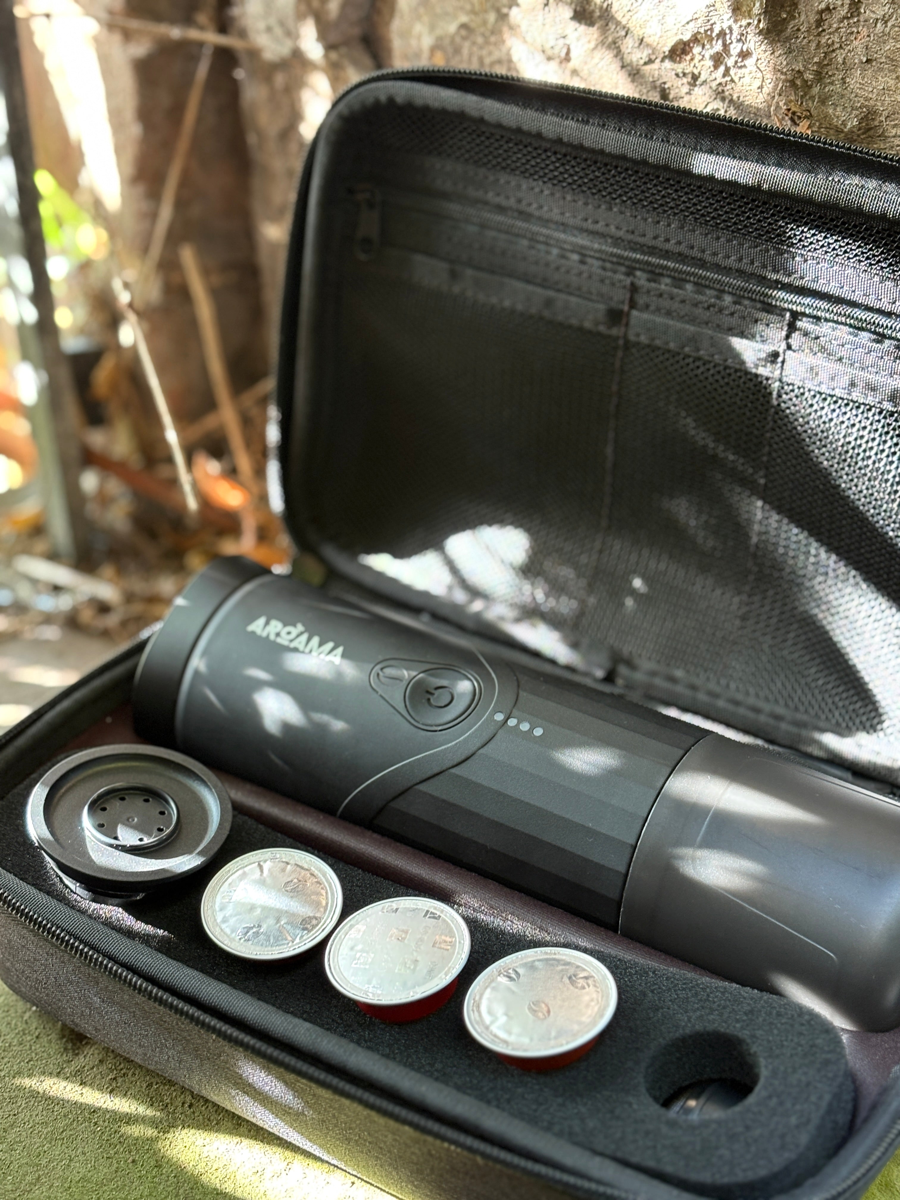 Go Kit Xmas Special Edition Black & 4 Coffee Pods