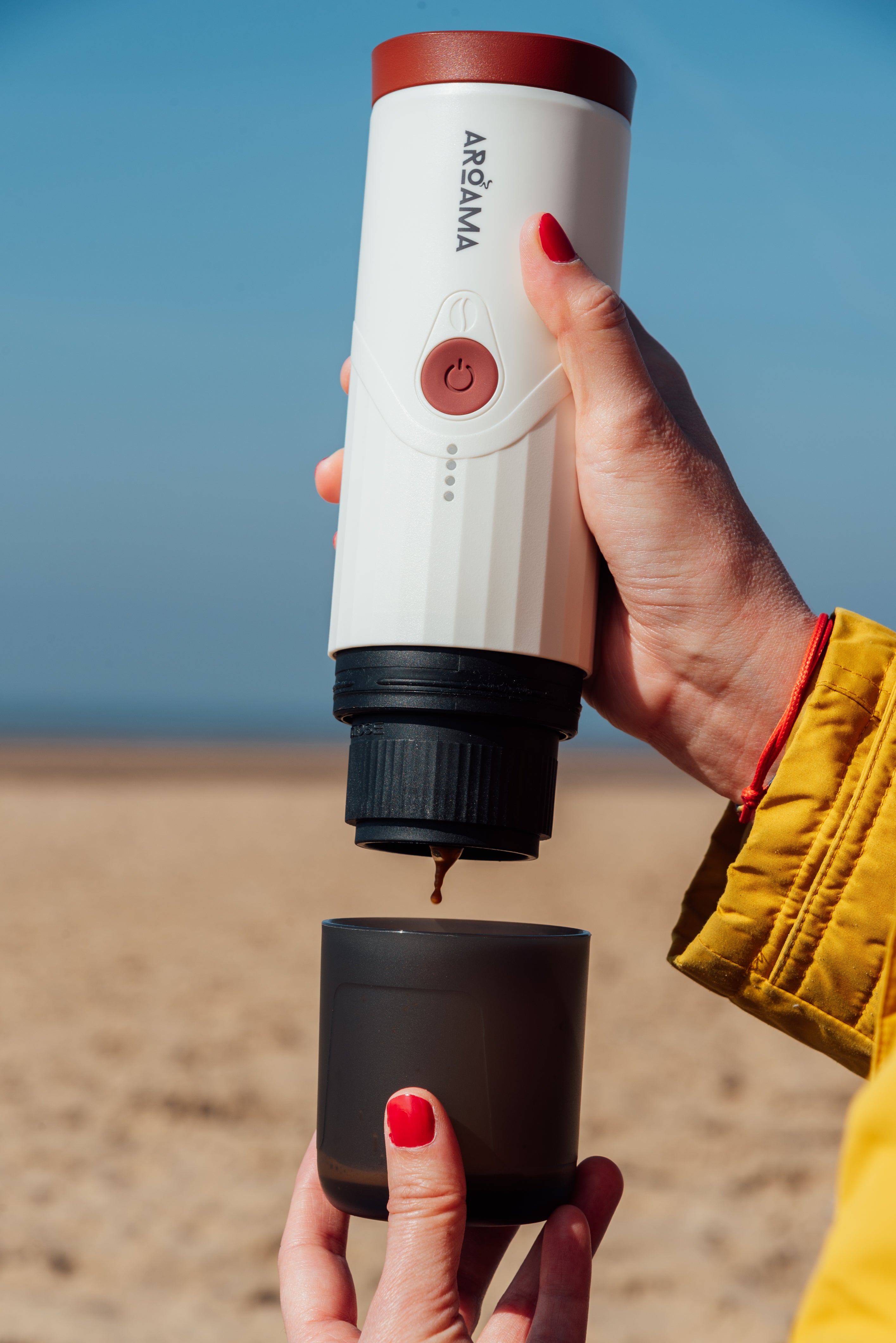 Aroama 2.0 - Portable Electric Espresso Maker - White/Brown